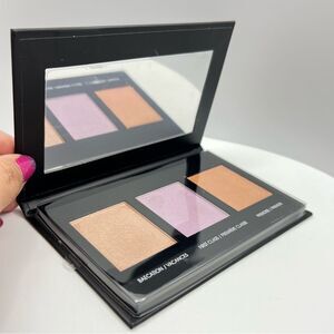 🦋$2 ~ Black Radiance 3D Highlighting Palette Make it Black Limited Edition